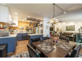 Photo #6: 24656949 Listing 