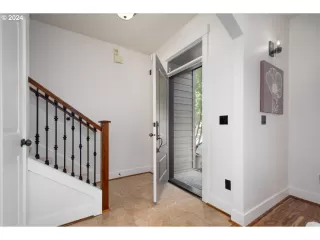 Photo #3: 24656976 Listing