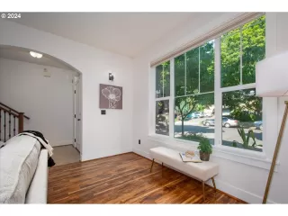 Photo #4: 24656976 Listing