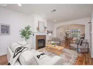 Photo #6: 24656976 Listing