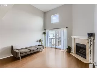 Photo #2: 24657218 Listing 