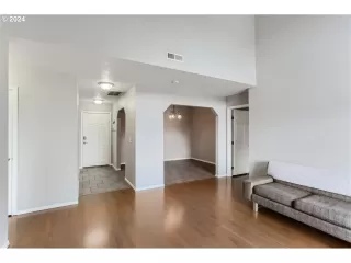 Photo #4: 24657218 Listing 