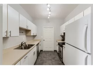 Photo #6: 24657218 Listing 