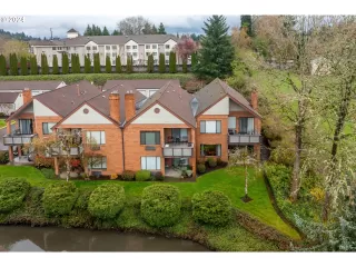 Photo #2: 24658319 Listing