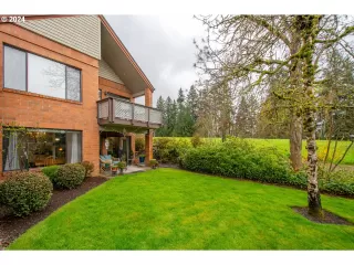 Photo #3: 24658319 Listing