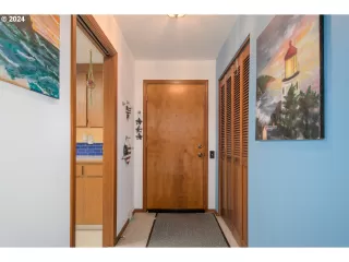 Photo #4: 24658319 Listing