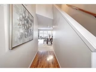 Photo #5: 24658351 Listing