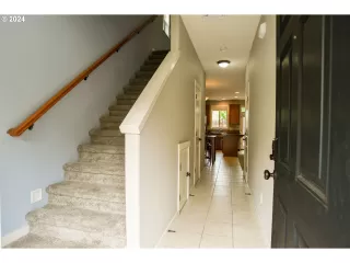 Photo #4: 24658681 Listing