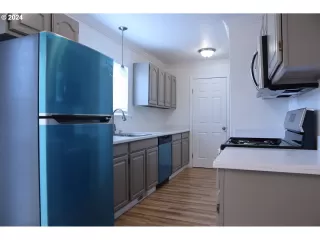 Photo #4: 24658775 Listing