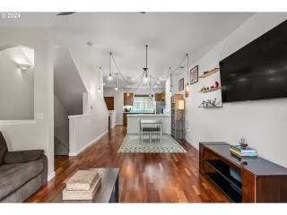 Photo #5: 24659092 Listing