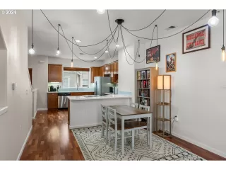 Photo #6: 24659092 Listing