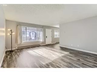 Photo #4: 24659242 Listing