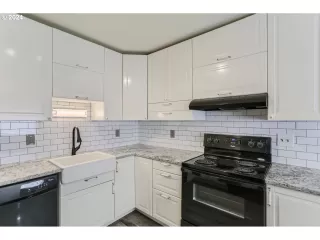 Photo #6: 24659242 Listing