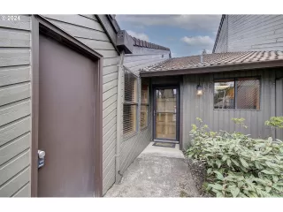 Photo #2: 24659281 Listing 