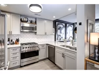 Photo #4: 24659920 Listing