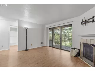 Photo #3: 24660372 Listing