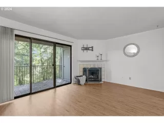 Photo #4: 24660372 Listing