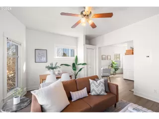 Photo #5: 24660584 Listing 