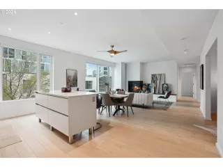 Photo #5: 24661105 Listing 