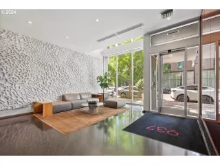 Photo #1: 24662362 Listing