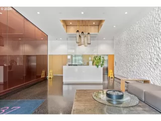 Photo #2: 24662362 Listing