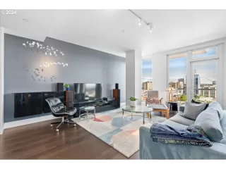 Photo #4: 24662362 Listing