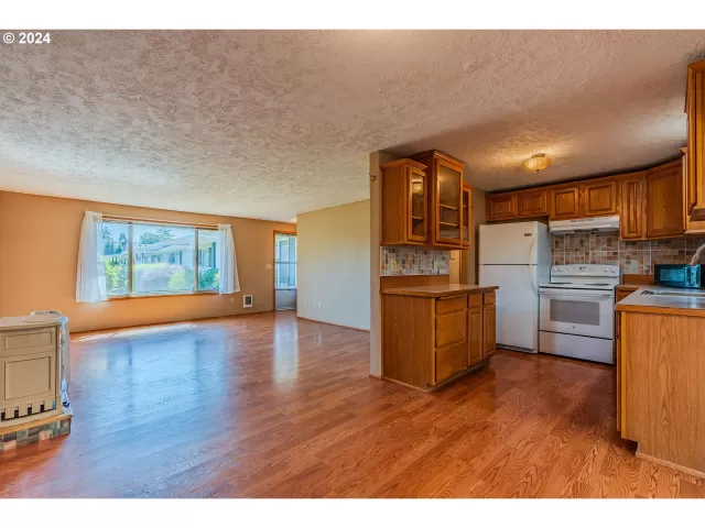 MLS: 24663314 Condo For Sale