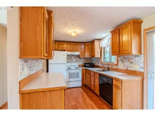 Photo #2: 24663314 Listing 