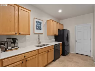 Photo #3: 24663332 Listing