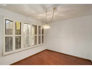 Photo #2: 24663397 Listing