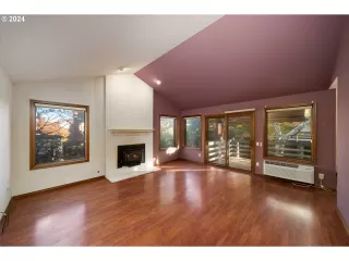 Photo #4: 24663397 Listing