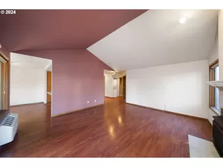 Photo #5: 24663397 Listing