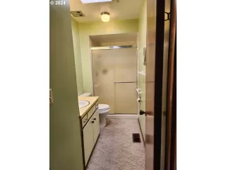 Photo #4: 24663527 Listing