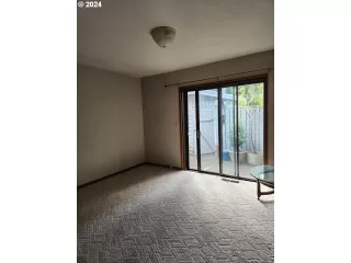 Photo #6: 24663527 Listing