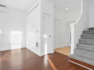 Photo #2: 24663834 Listing 