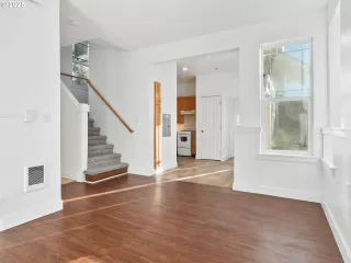 Photo #4: 24663834 Listing 