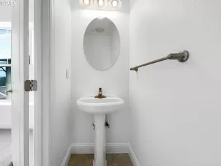 Photo #5: 24664010 Listing