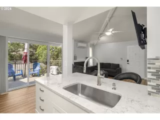 Photo #2: 24664949 Listing 