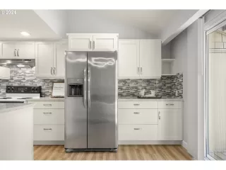 Photo #3: 24664949 Listing 