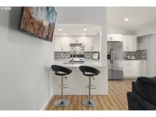 Photo #6: 24664949 Listing 