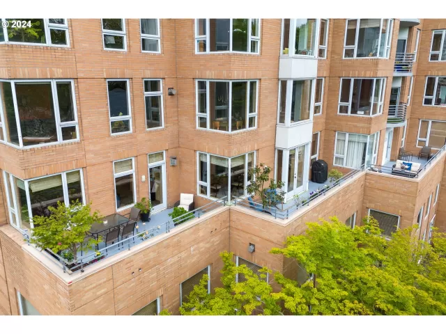 MLS: 24665318 Condo For Sale