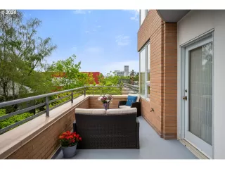 Photo #6: 24665318 Listing 