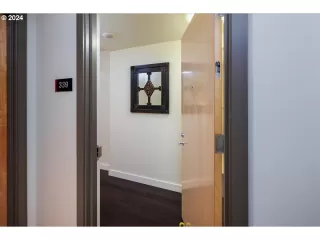 Photo #2: 24665789 Listing 