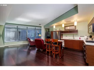 Photo #3: 24665789 Listing 