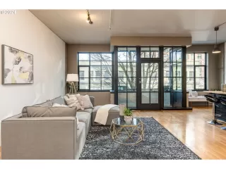 Photo #1: 24666478 Listing