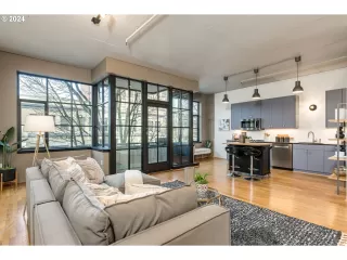 Photo #2: 24666478 Listing