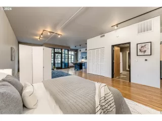 Photo #5: 24666478 Listing