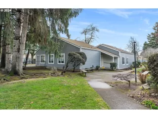 Photo #1: 24667199 Listing