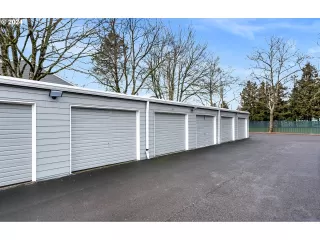 Photo #2: 24667199 Listing