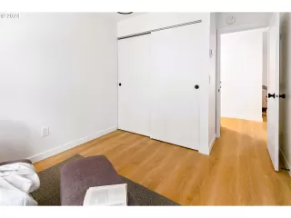 Photo #5: 24667199 Listing